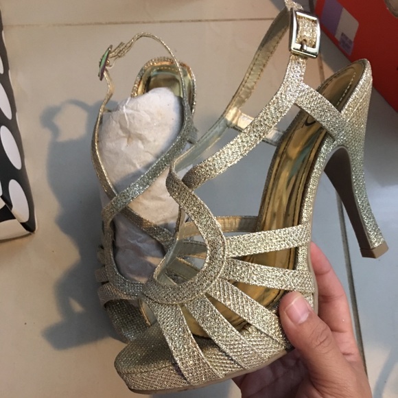 Sparkly gold heels✨ - Picture 2 of 3